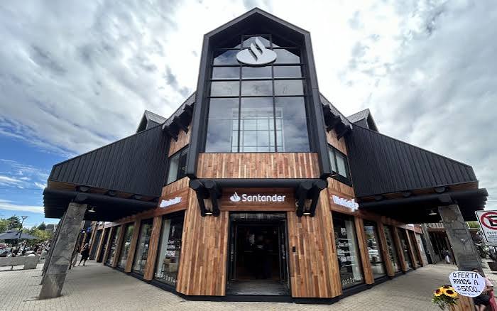 Comercio Banco Santander en Pucón